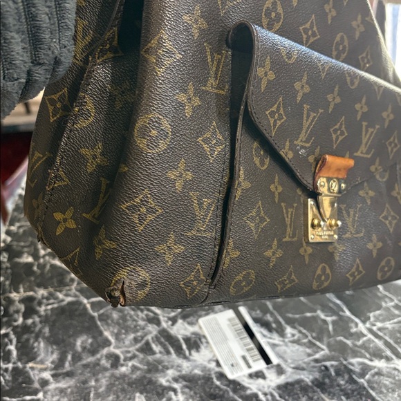 Louis Vuitton purse - Picture 15 of 15